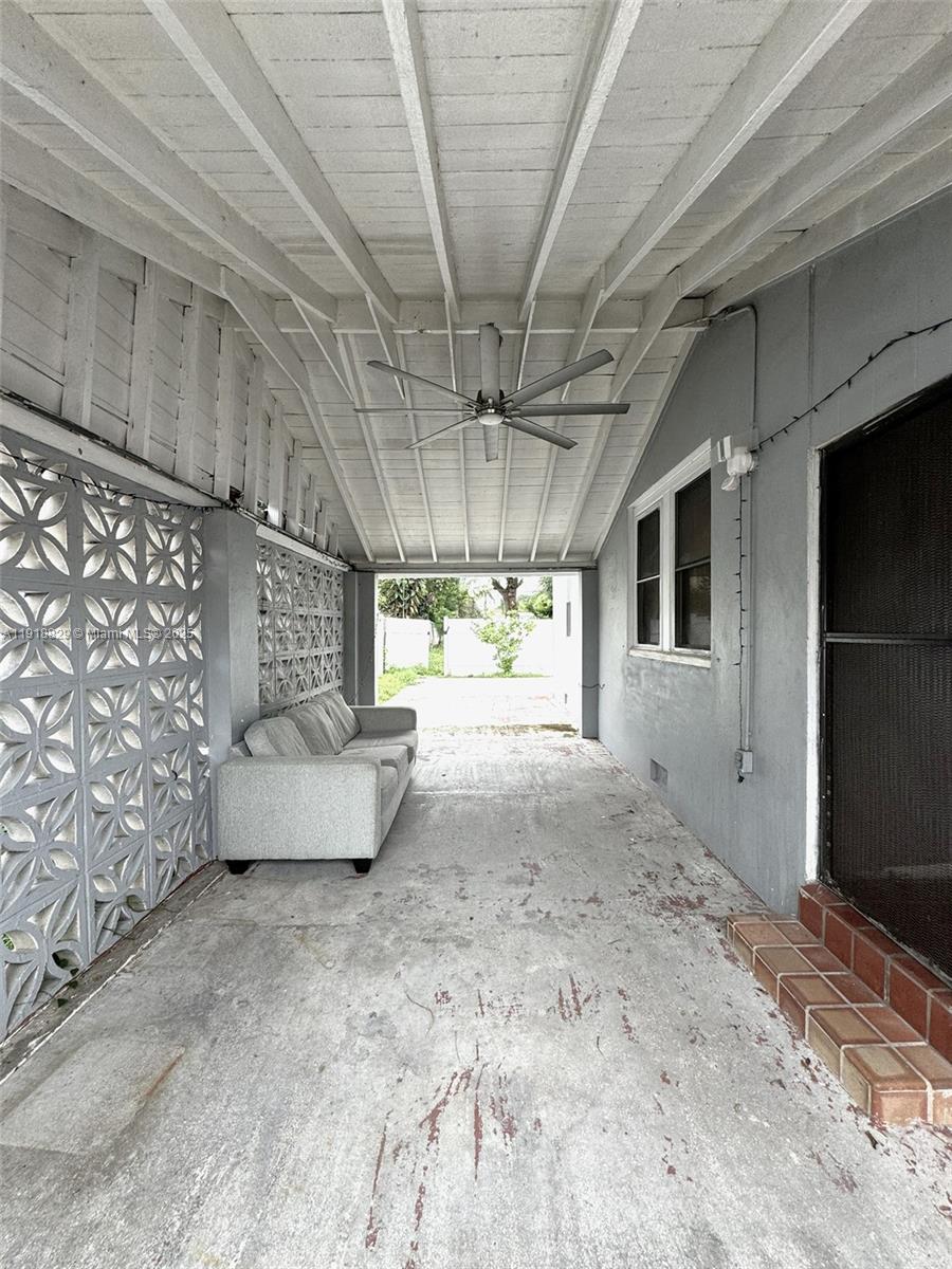 HOLLYWOOD LITTLE RANCHES - Residential Lease