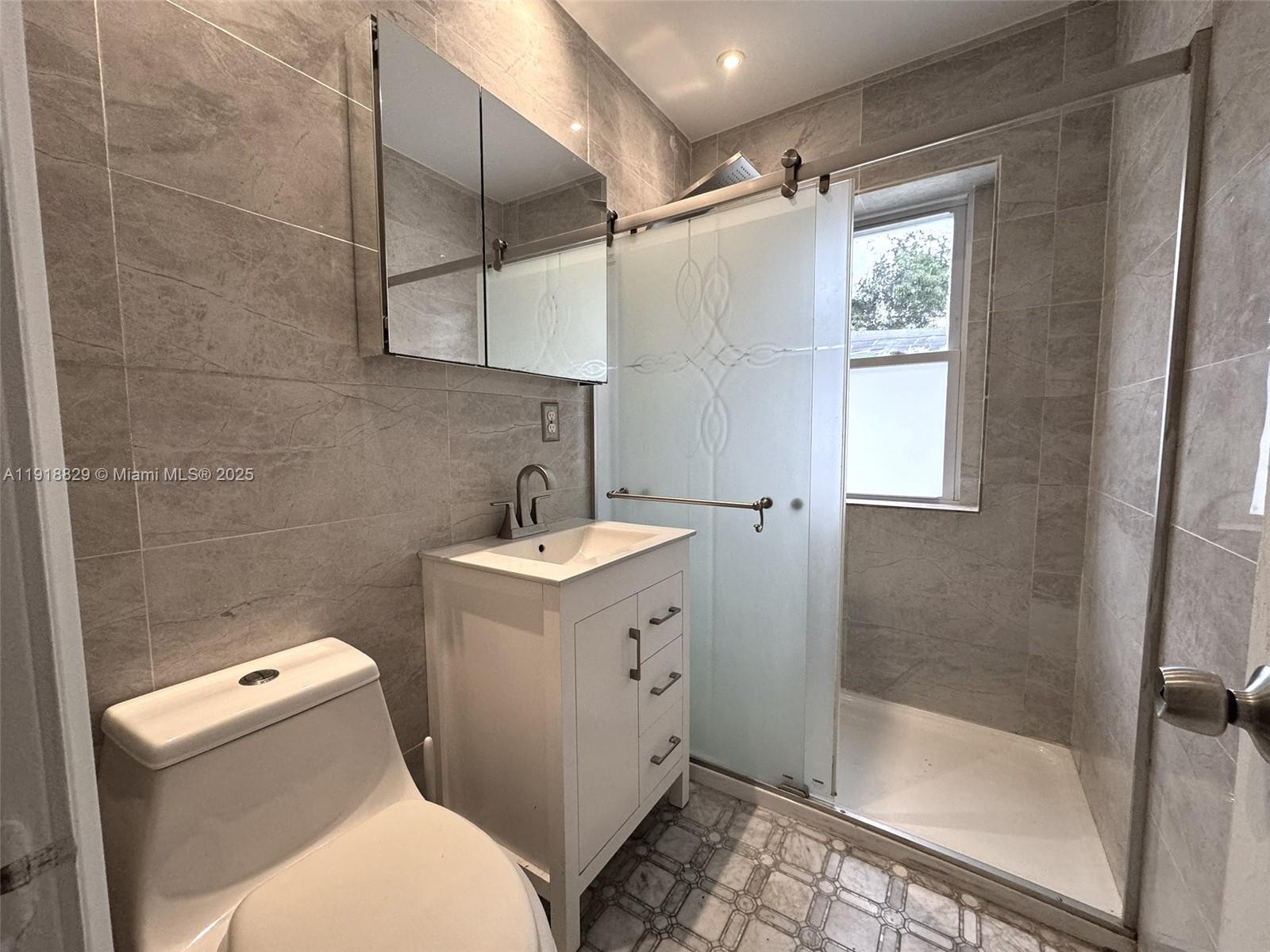 HOLLYWOOD LITTLE RANCHES - Residential Lease