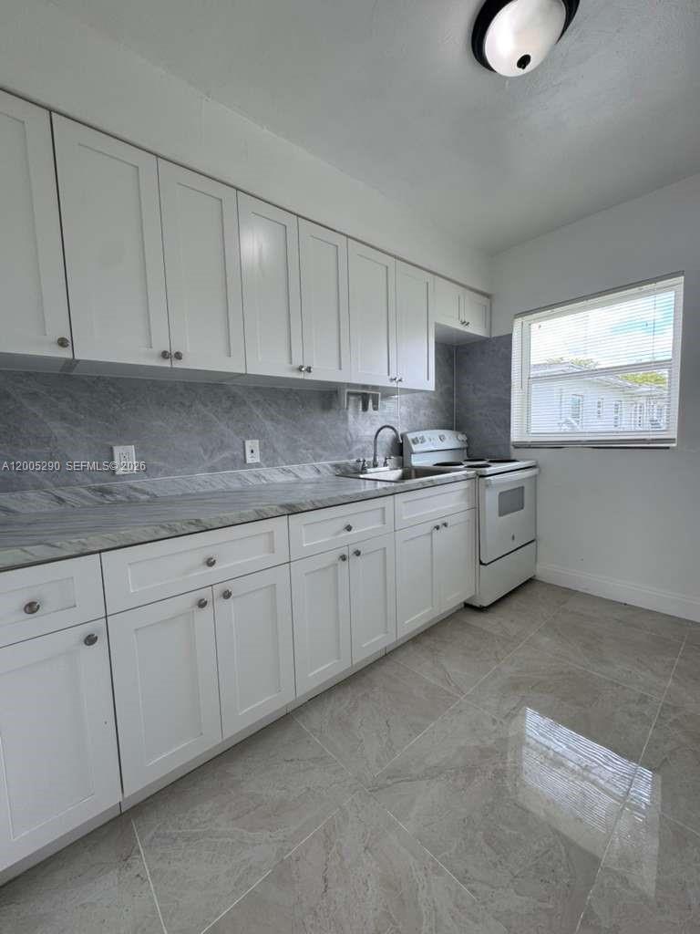 FLAMINGO VILLAGE - Residential Lease