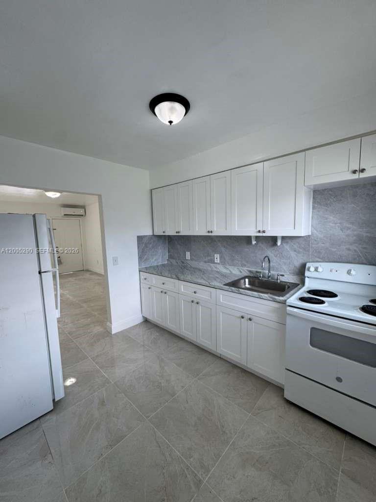 FLAMINGO VILLAGE - Residential Lease