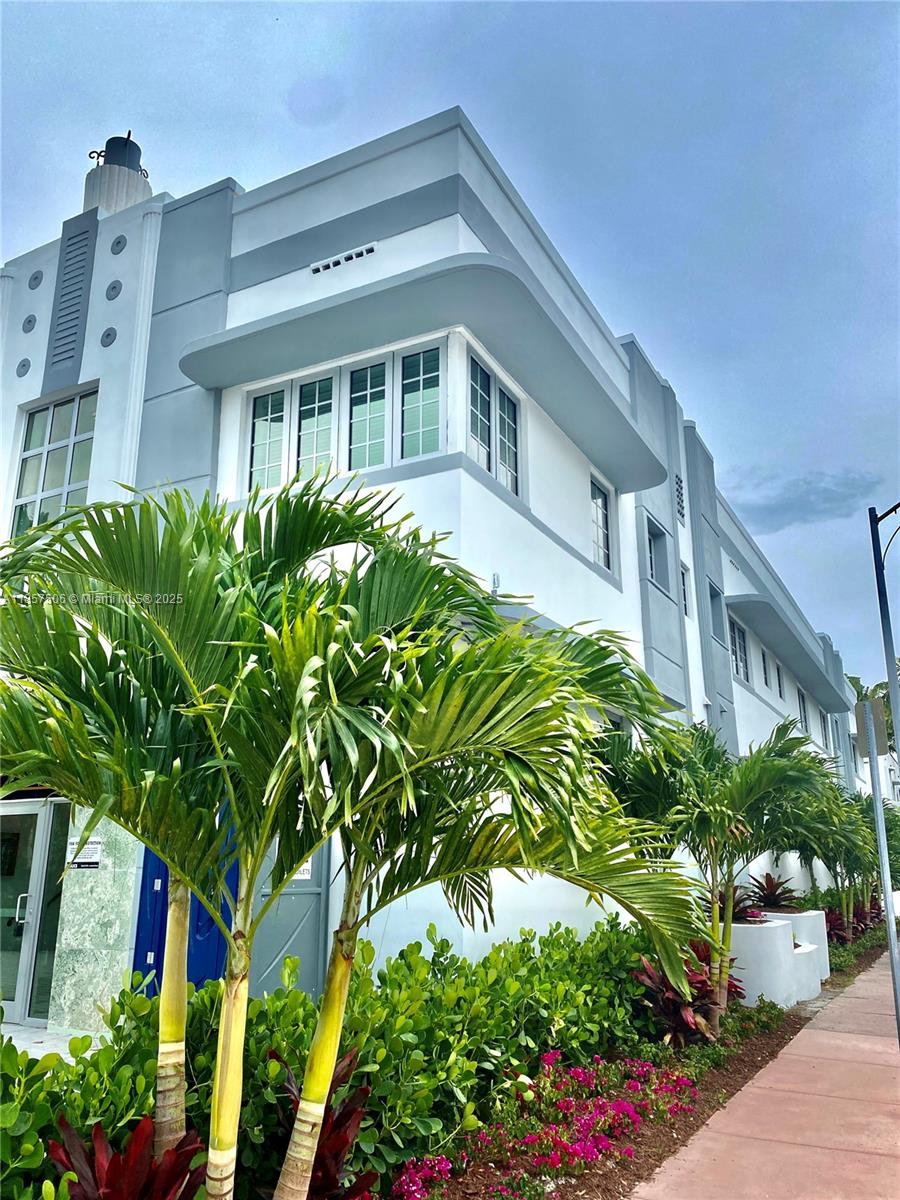 This renovated Deco Beauty is ready to open to the public, and few will be lucky enough to call this masterpiece home! Expansive space, designer fixtures, built in closets and much more await! With a location second to none, you will love calling this studio home!