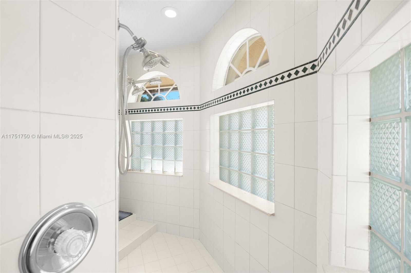 KENSINGTON - Residential
