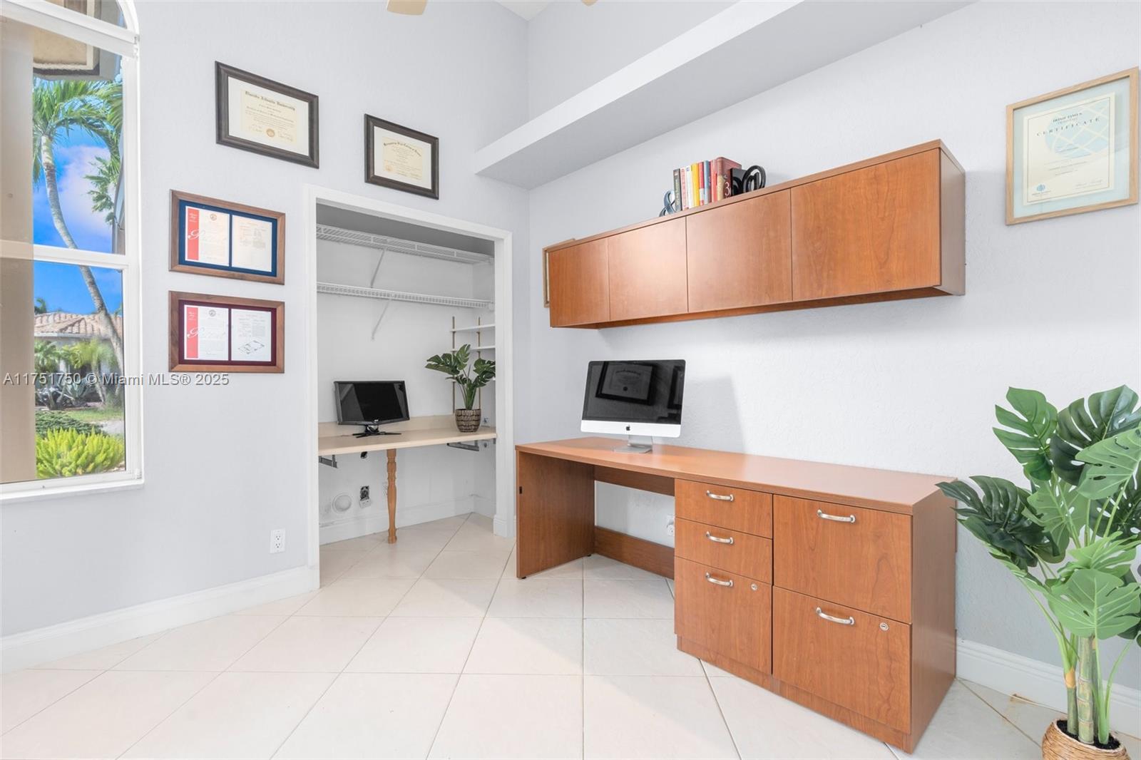 KENSINGTON - Residential
