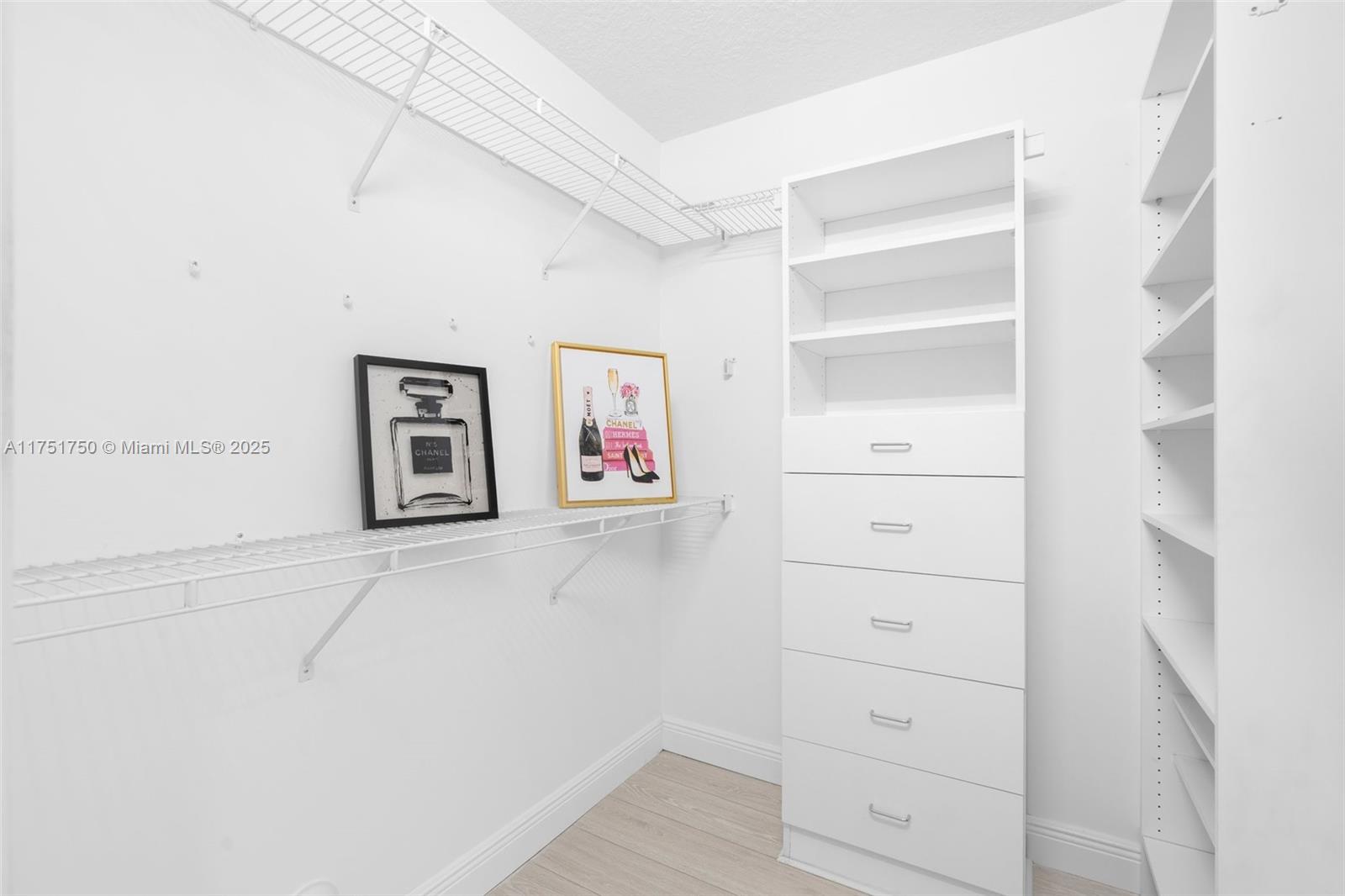 KENSINGTON - Residential