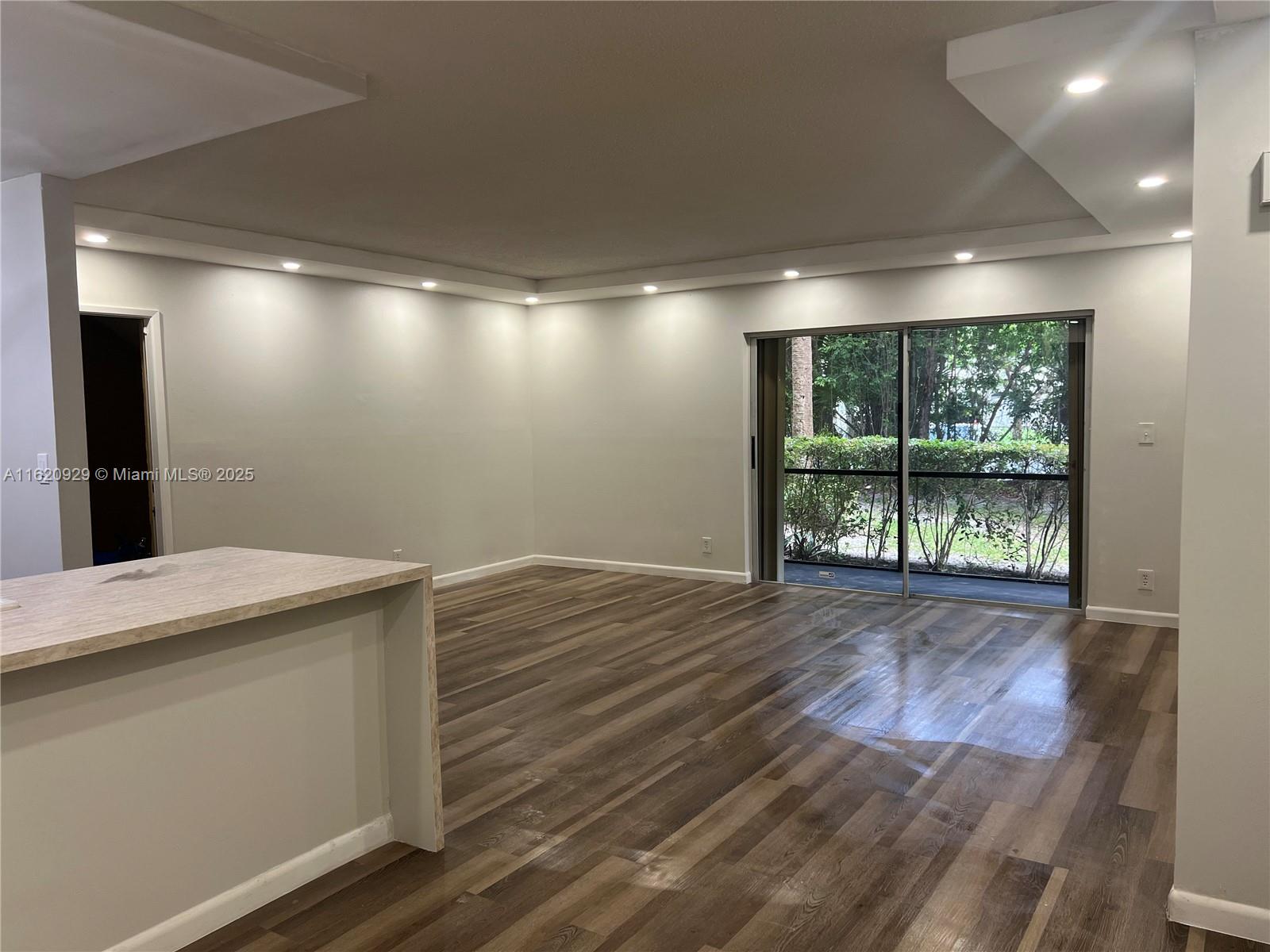 OAKLAND FOREST CLUB CONDO - Residential