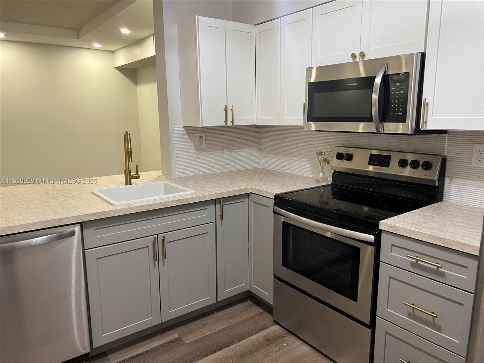 OAKLAND FOREST CLUB CONDO - Residential