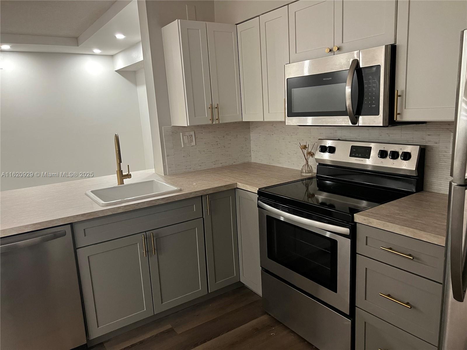 OAKLAND FOREST CLUB CONDO - Residential