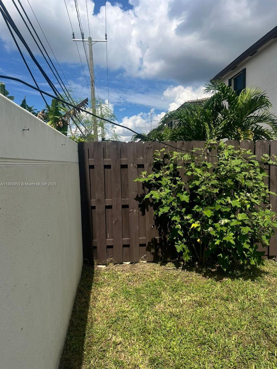 VIA VENTURA NEIGHBORHOOD - Residential Lease