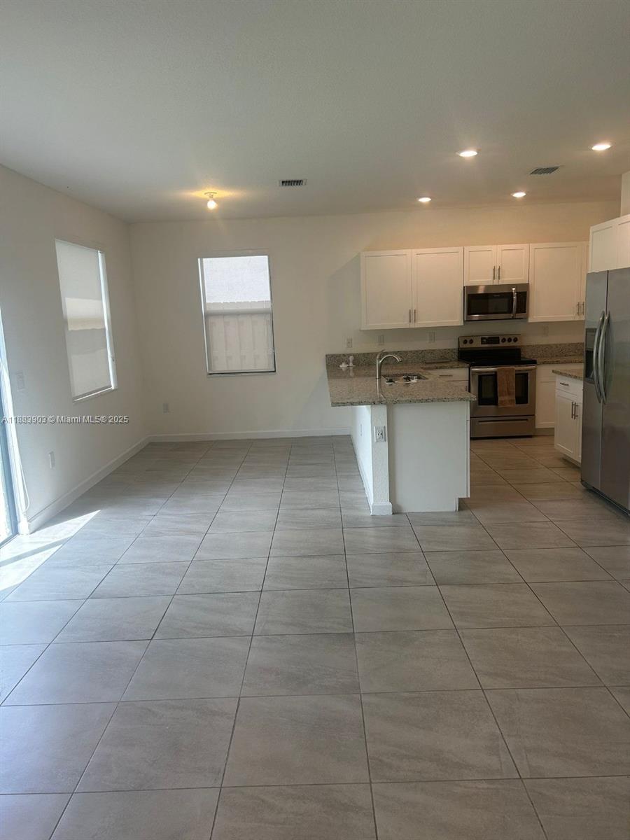 VIA VENTURA NEIGHBORHOOD - Residential Lease