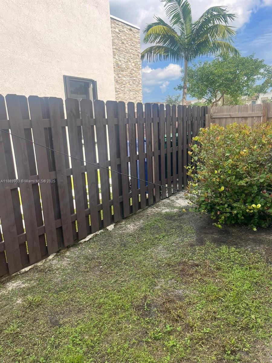 VIA VENTURA NEIGHBORHOOD - Residential Lease