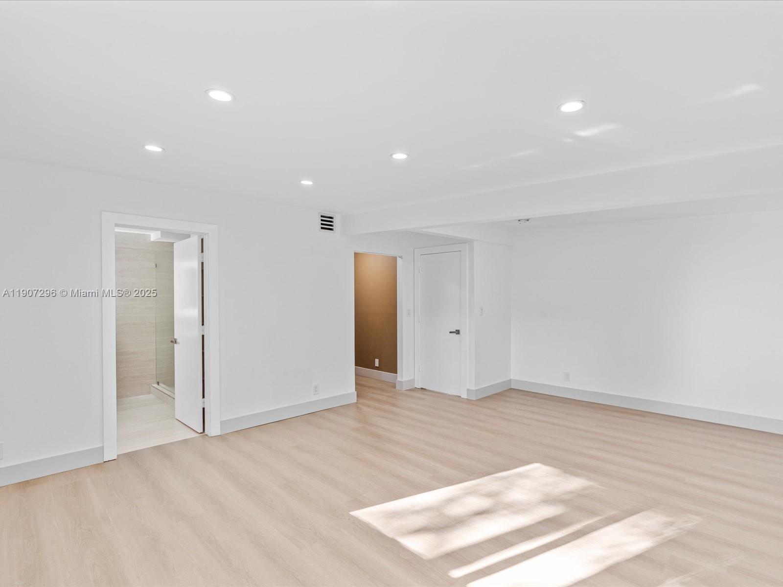 SKY LAKE - Residential