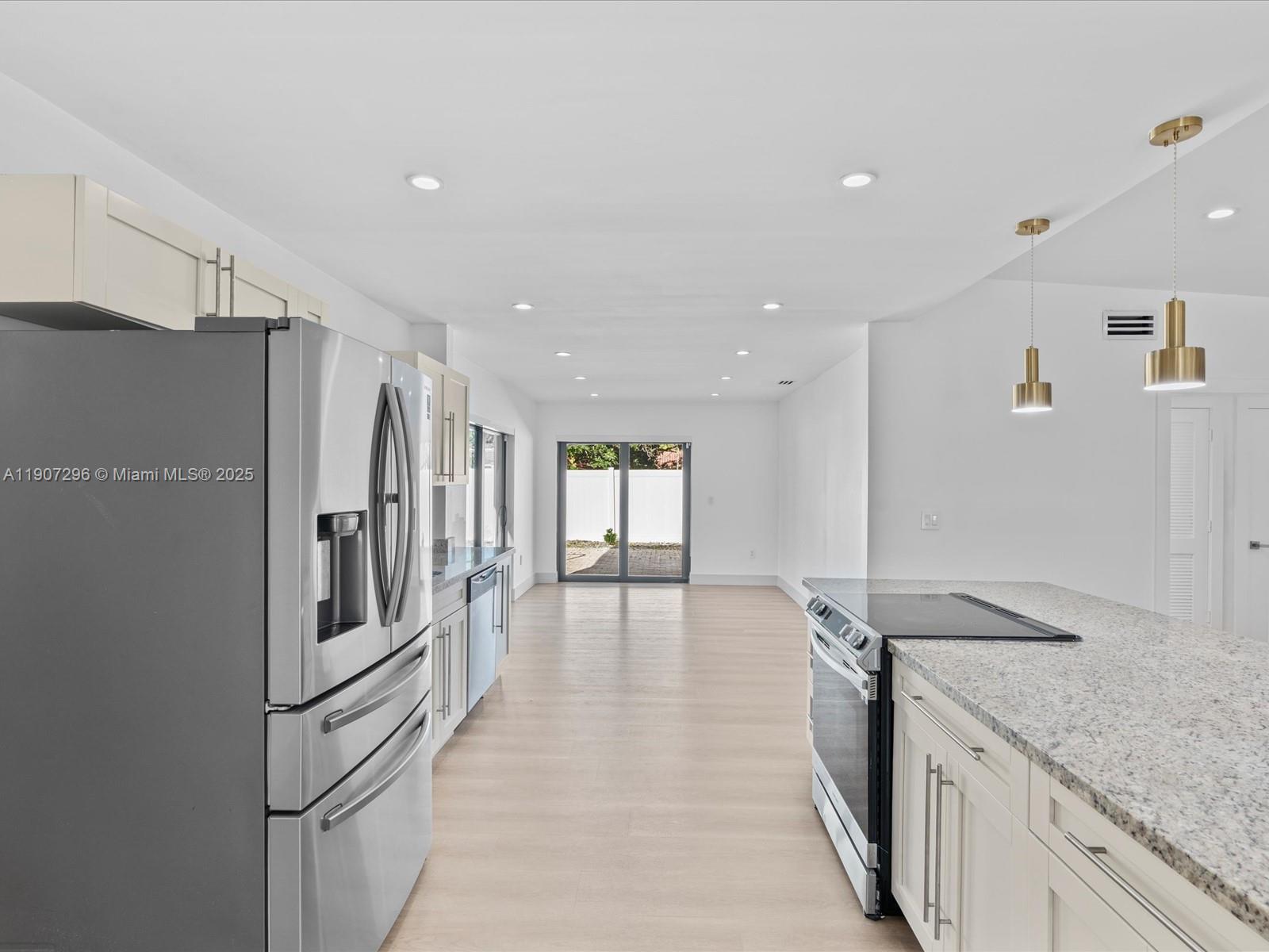 SKY LAKE - Residential