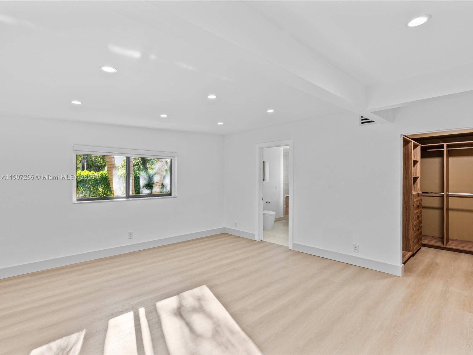 SKY LAKE - Residential