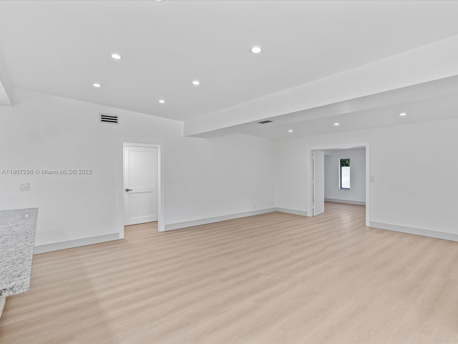 SKY LAKE - Residential