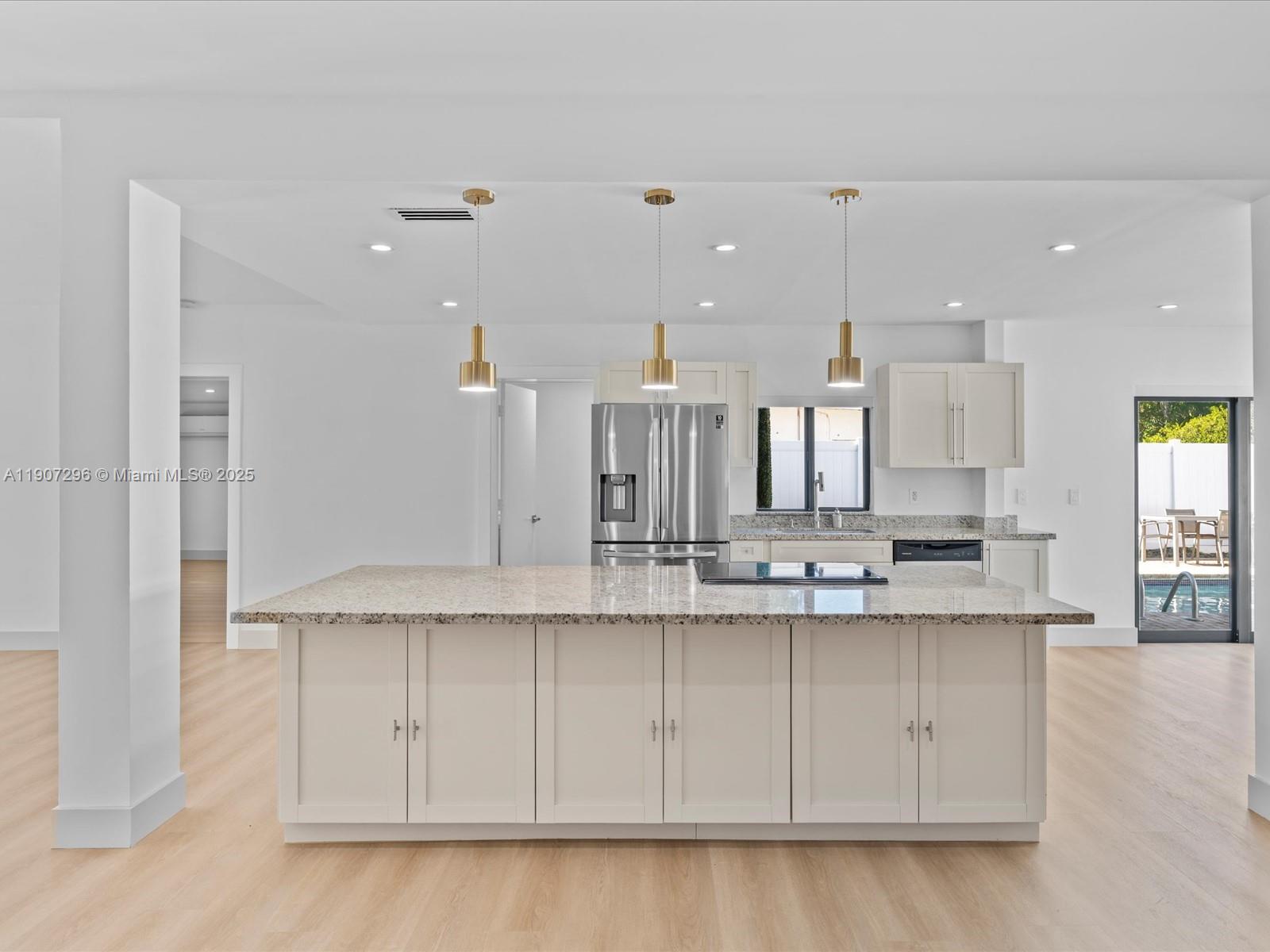 SKY LAKE - Residential