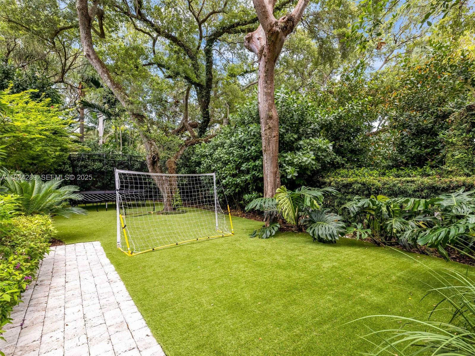 SANS SOUCI CORR PL OF 2ND - Residential