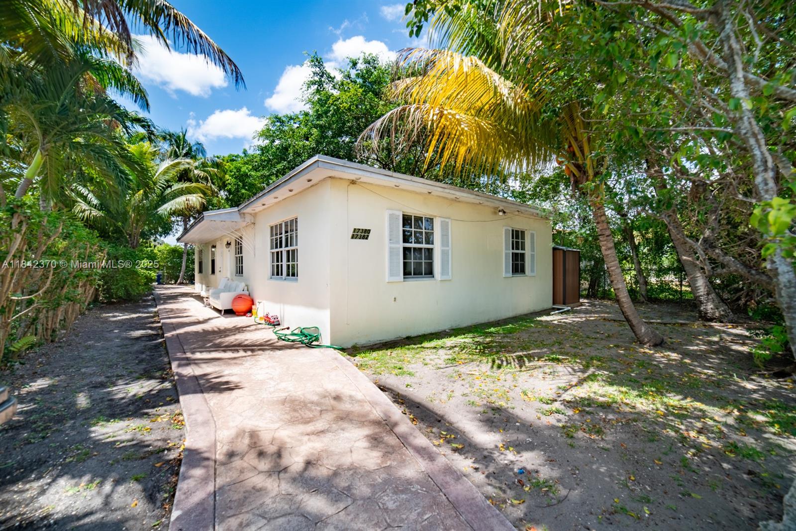 Well maintained 2/1 Duplex in Quiet North Miami Beach Neighborhood. Central AC, New Appliances including New Washer and New Dryer. Close to Highways, Great Restaurants, Parks, and Shopping. Quick Approval!