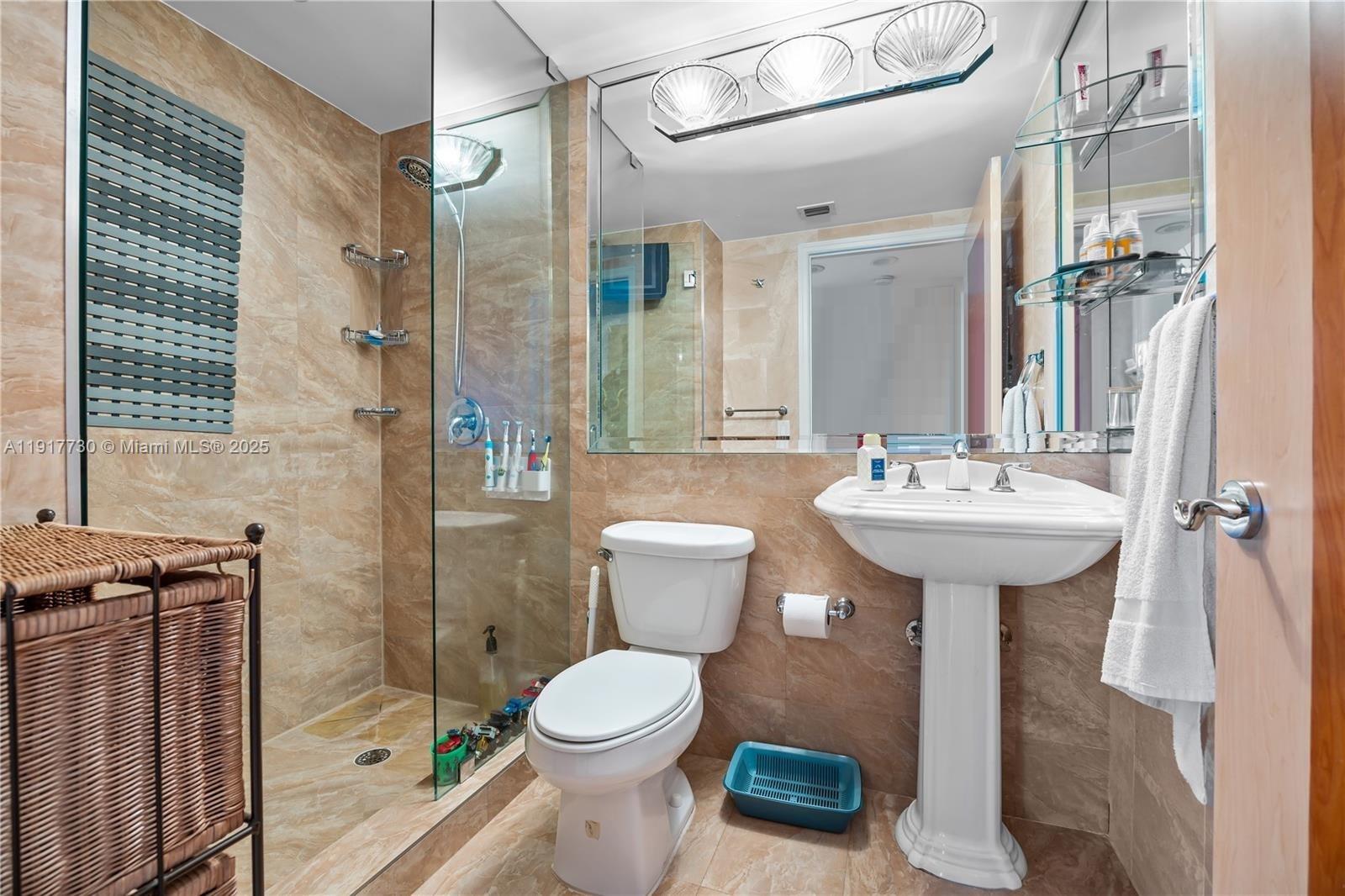 THE PINNACLE CONDO - Residential