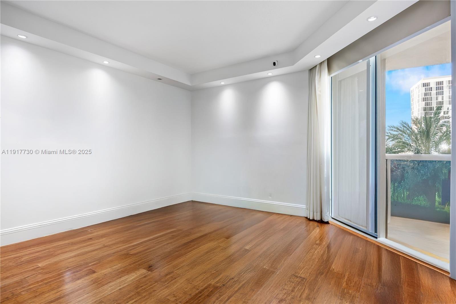 THE PINNACLE CONDO - Residential