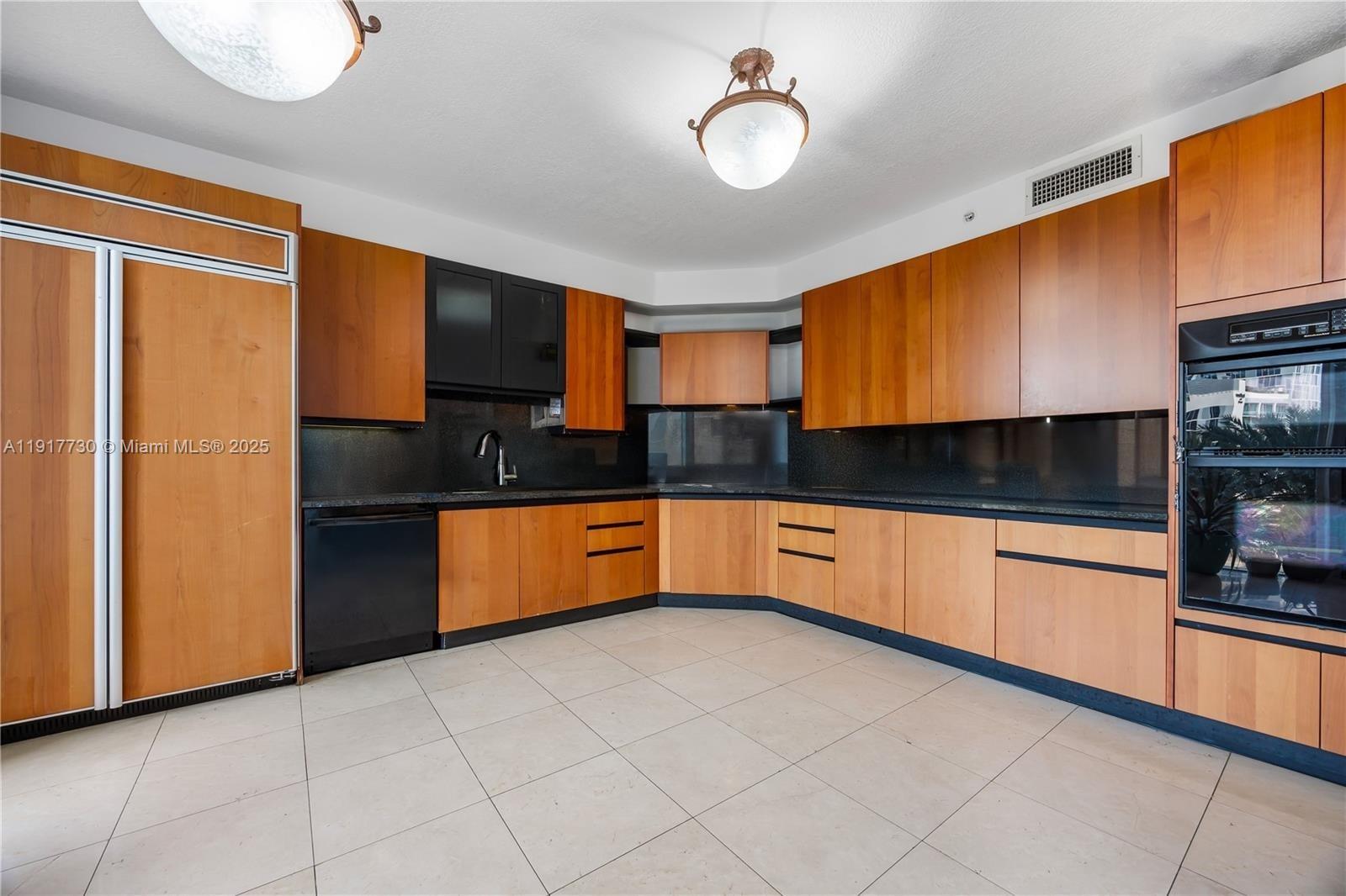 THE PINNACLE CONDO - Residential