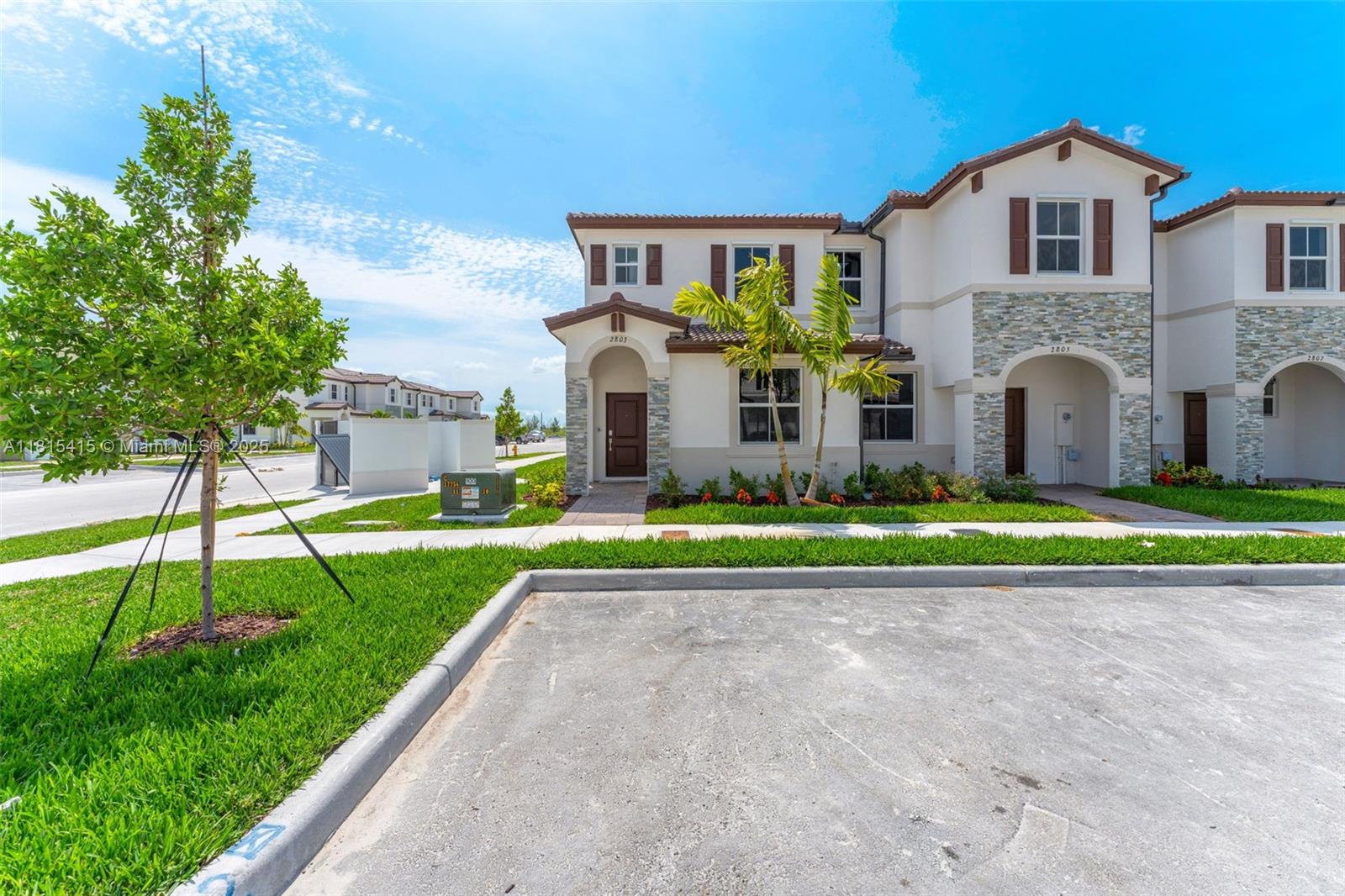 Rental Property at 2803 Se 26 Ave 2803, Homestead, Miami-Dade County, Florida - Bedrooms: 3 
Bathrooms: 3  - $2,690 MO.