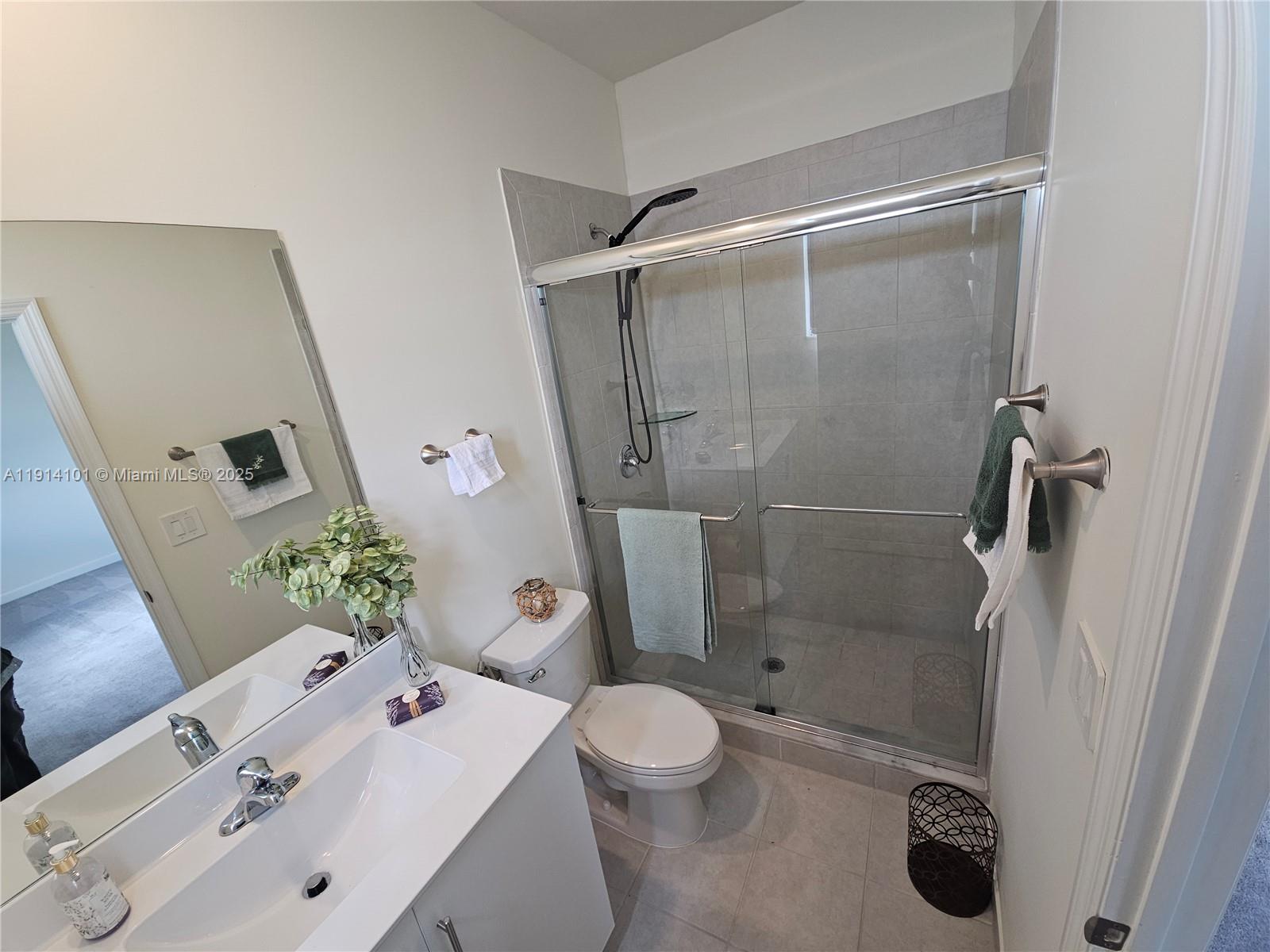 AQUABELLA NORTH - Residential Lease