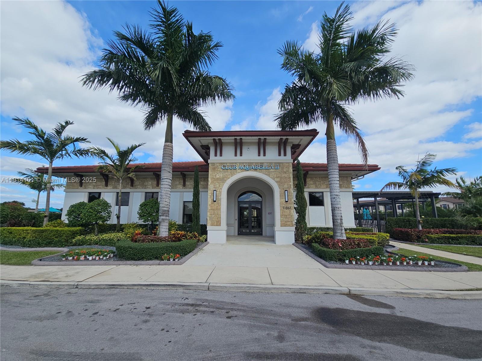 AQUABELLA NORTH - Residential Lease