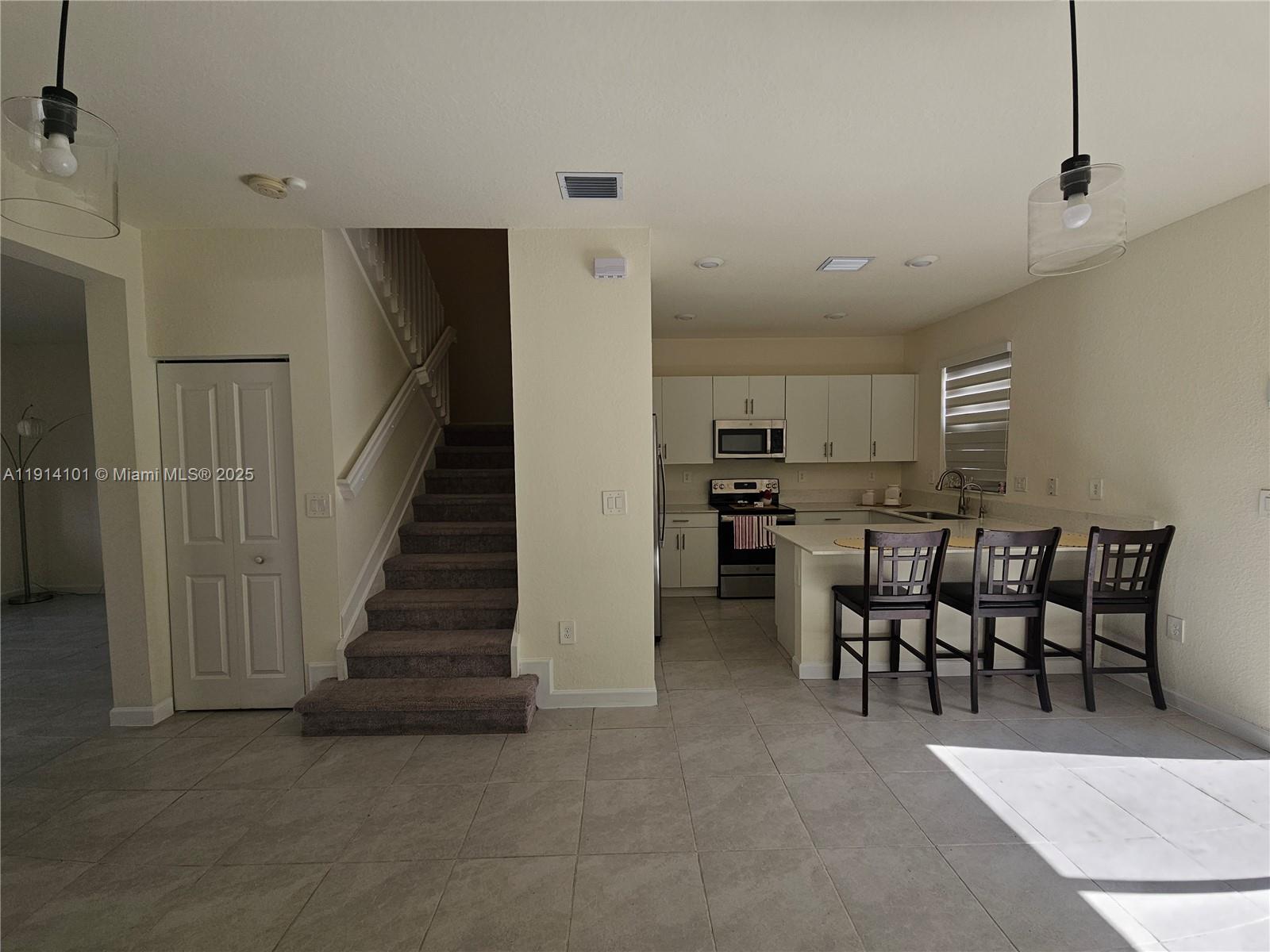 AQUABELLA NORTH - Residential Lease