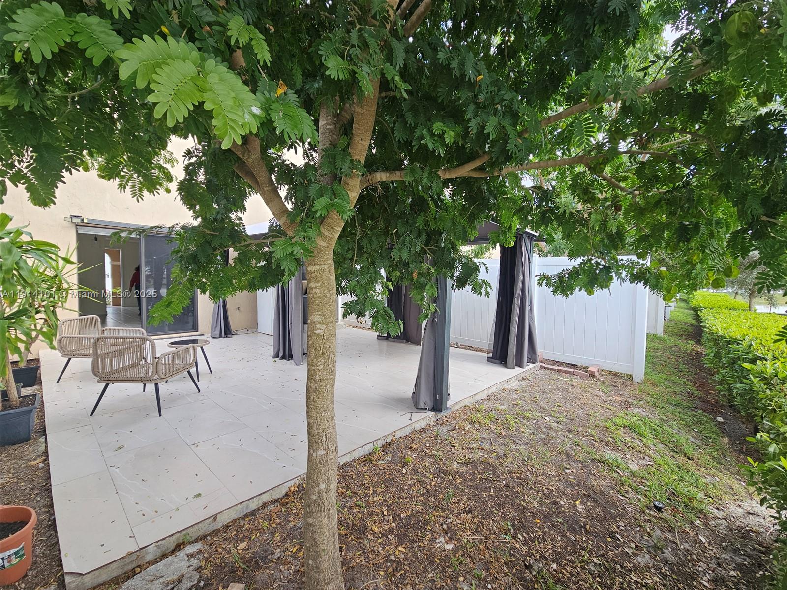 AQUABELLA NORTH - Residential Lease