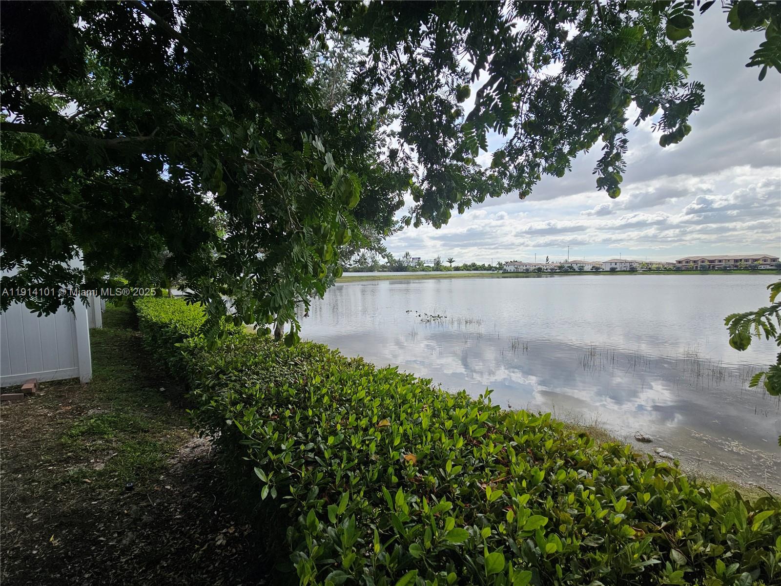 AQUABELLA NORTH - Residential Lease