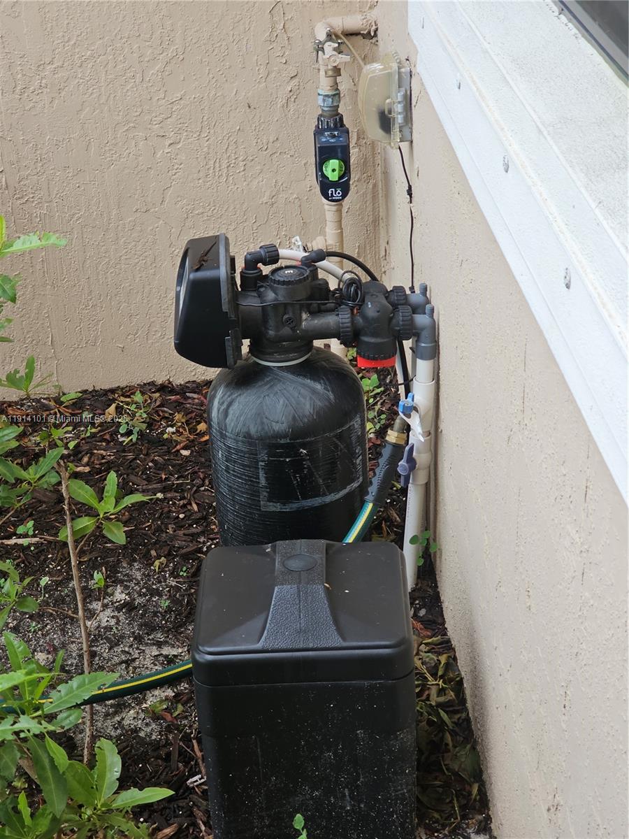 AQUABELLA NORTH - Residential Lease