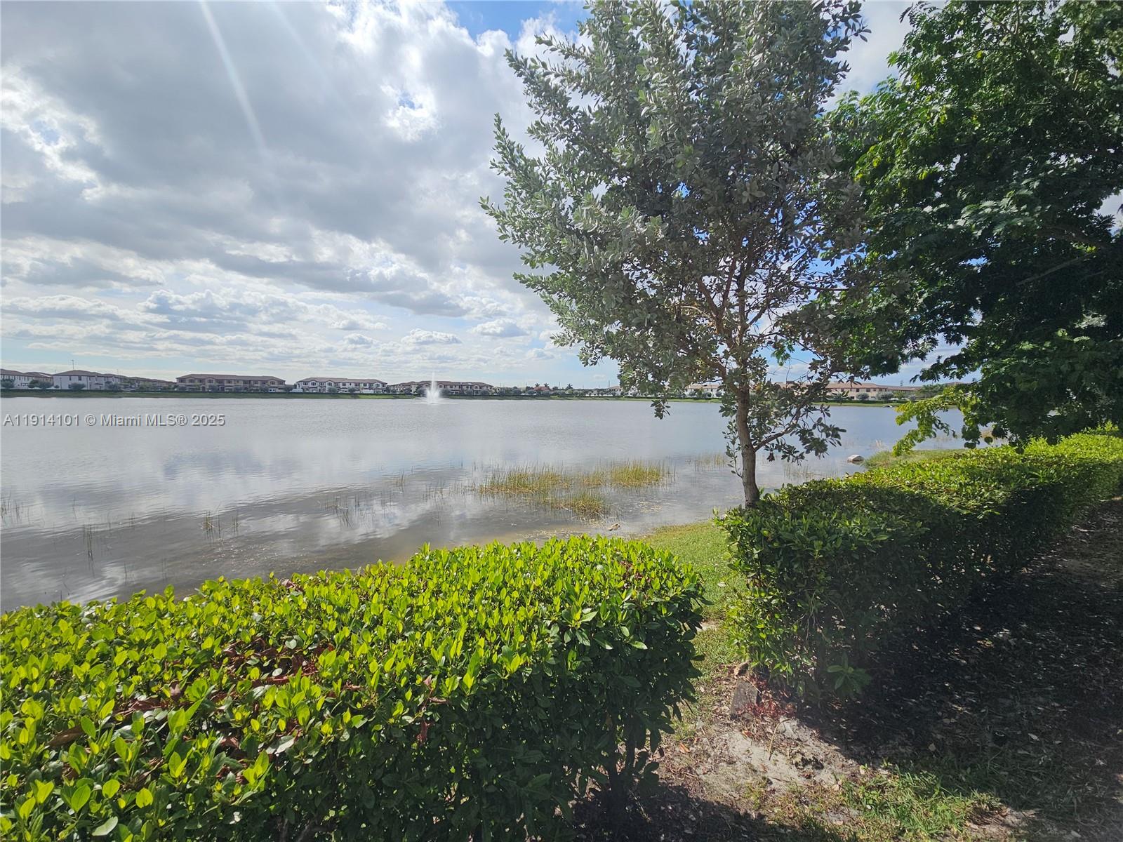 AQUABELLA NORTH - Residential Lease