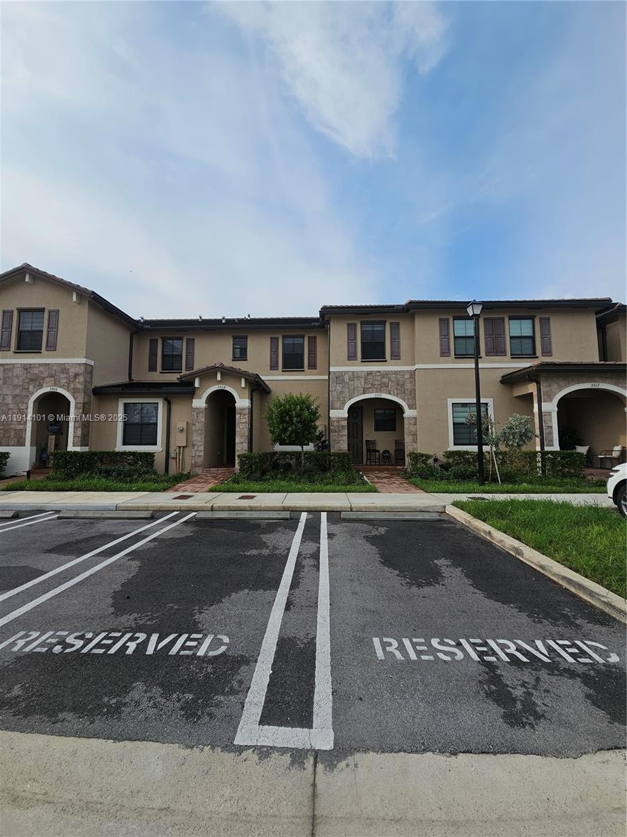 AQUABELLA NORTH - Residential Lease