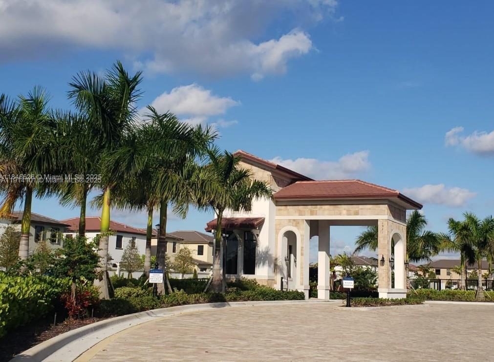 AQUABELLA NORTH - Residential Lease