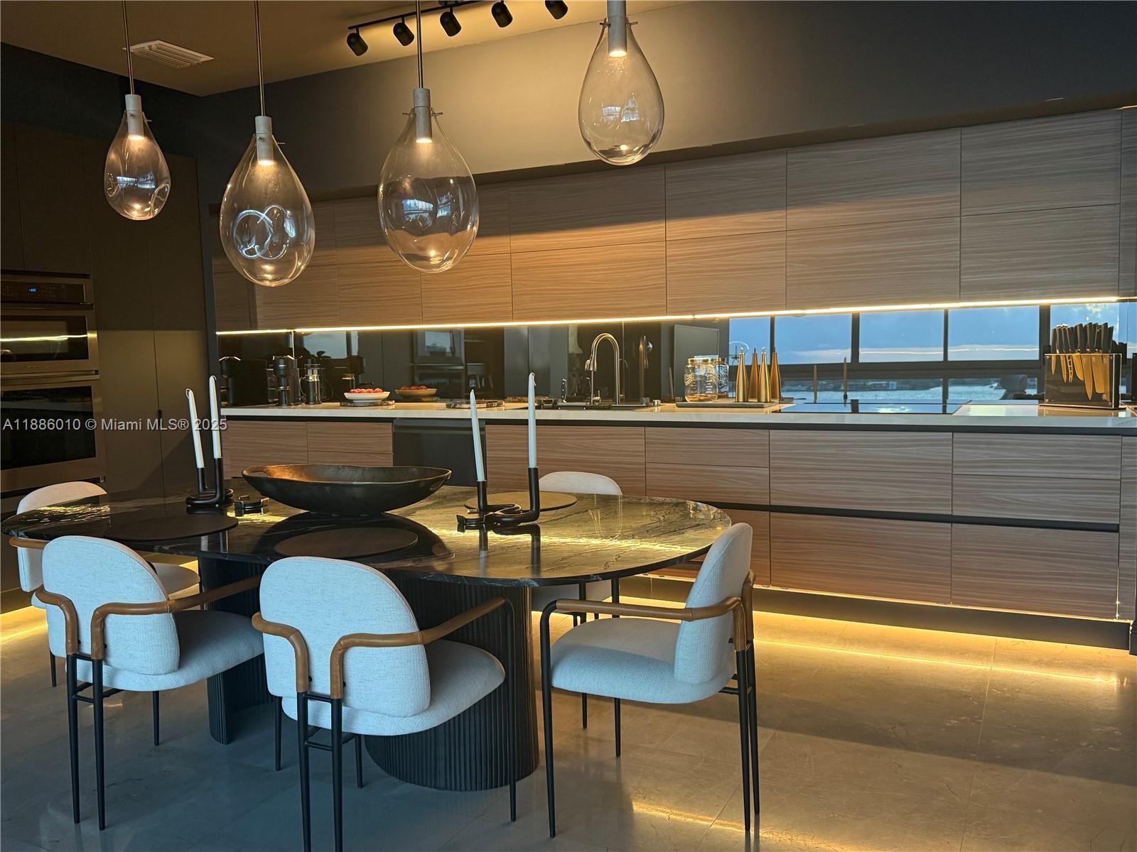SPACE 01 CONDO - Residential