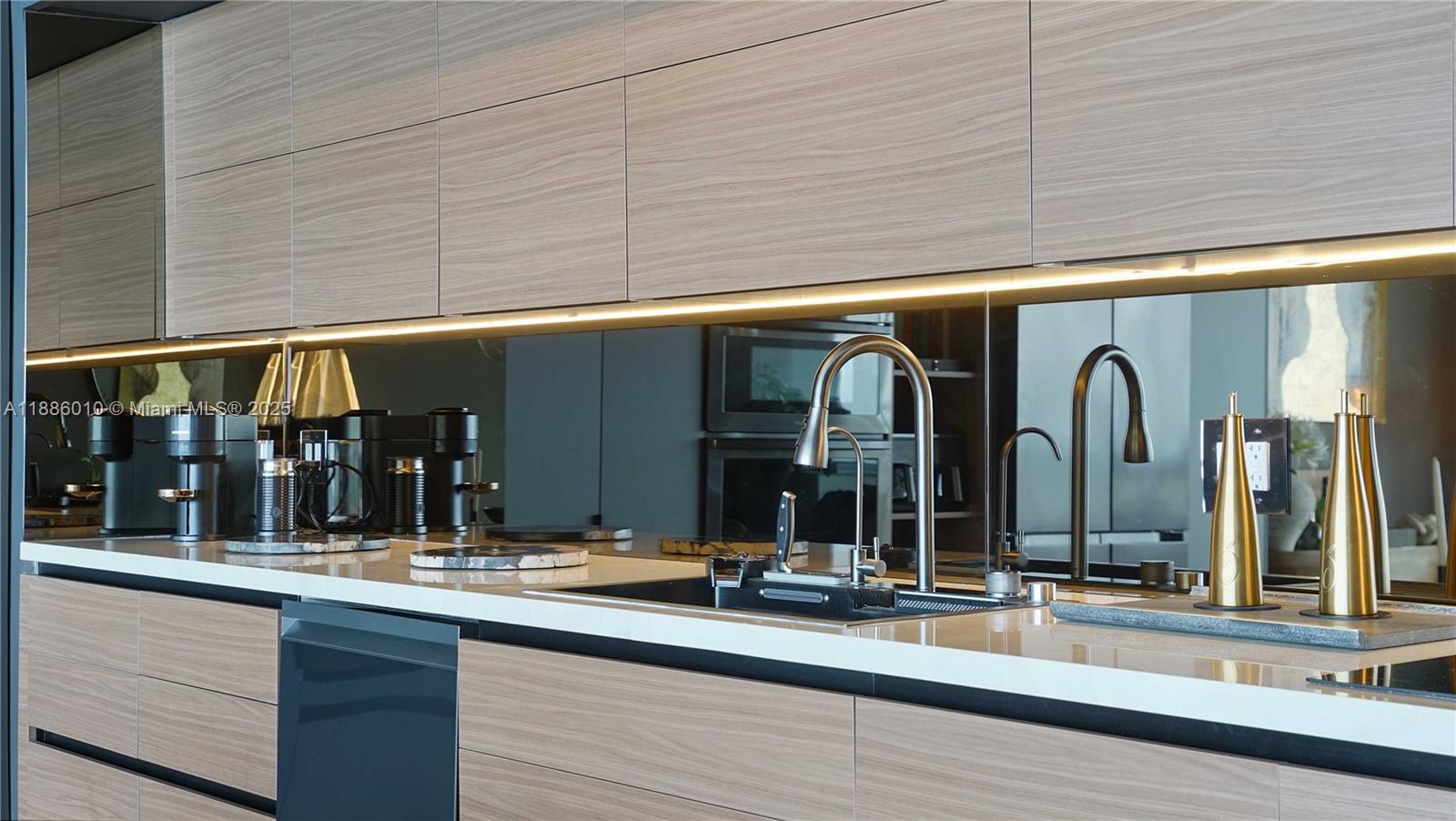 SPACE 01 CONDO - Residential