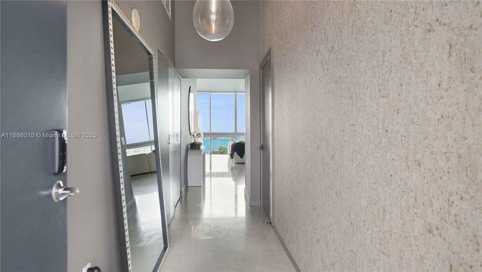 SPACE 01 CONDO - Residential