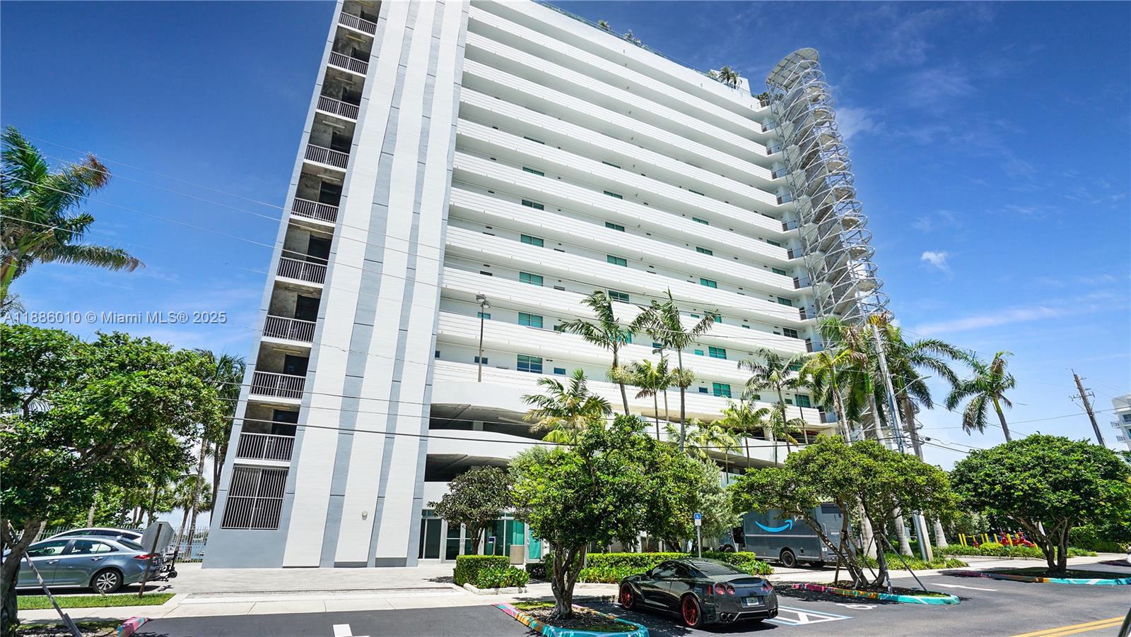 SPACE 01 CONDO - Residential
