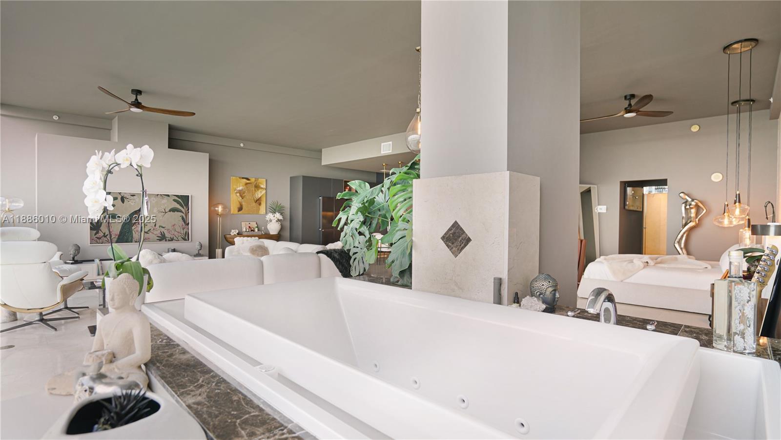 SPACE 01 CONDO - Residential