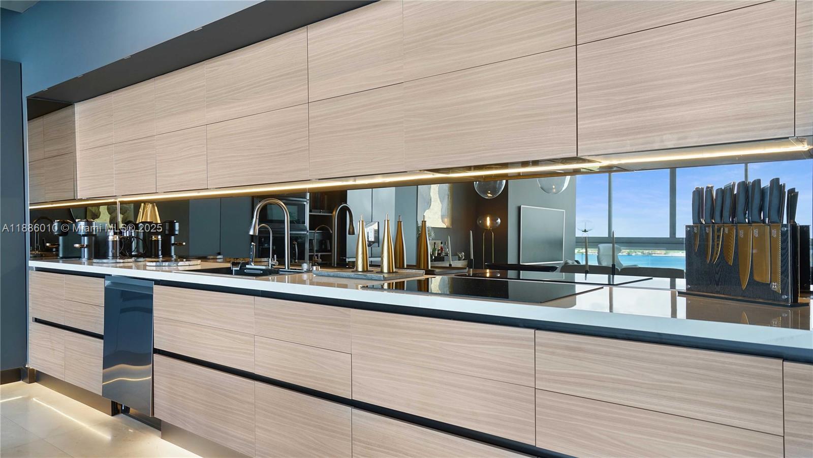 SPACE 01 CONDO - Residential