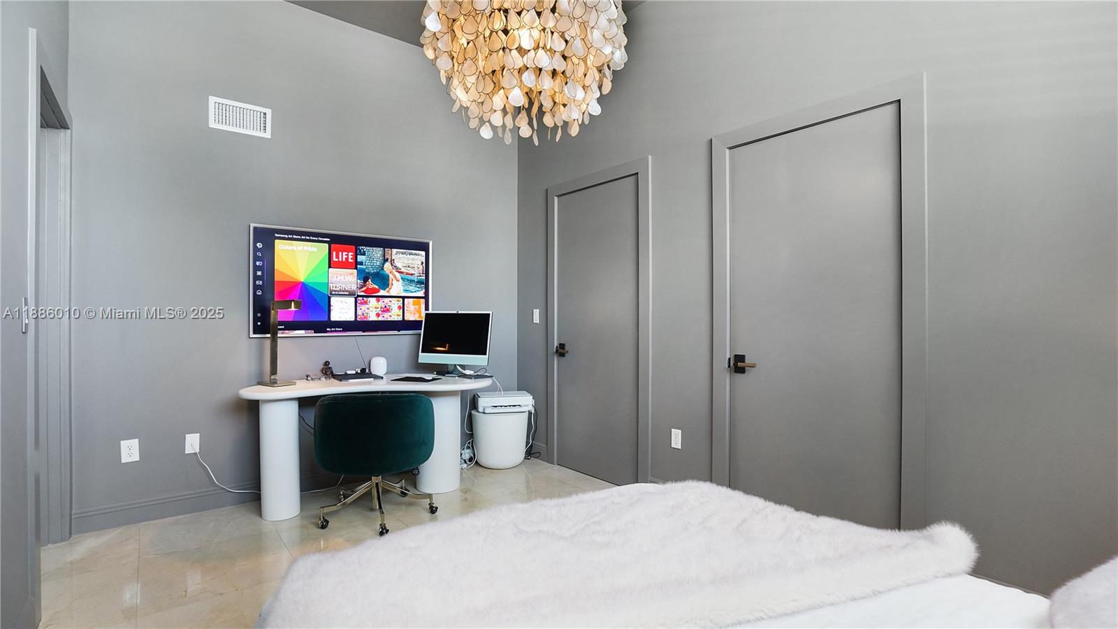 SPACE 01 CONDO - Residential