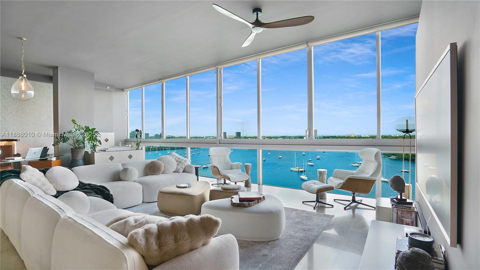 SPACE 01 CONDO - Residential