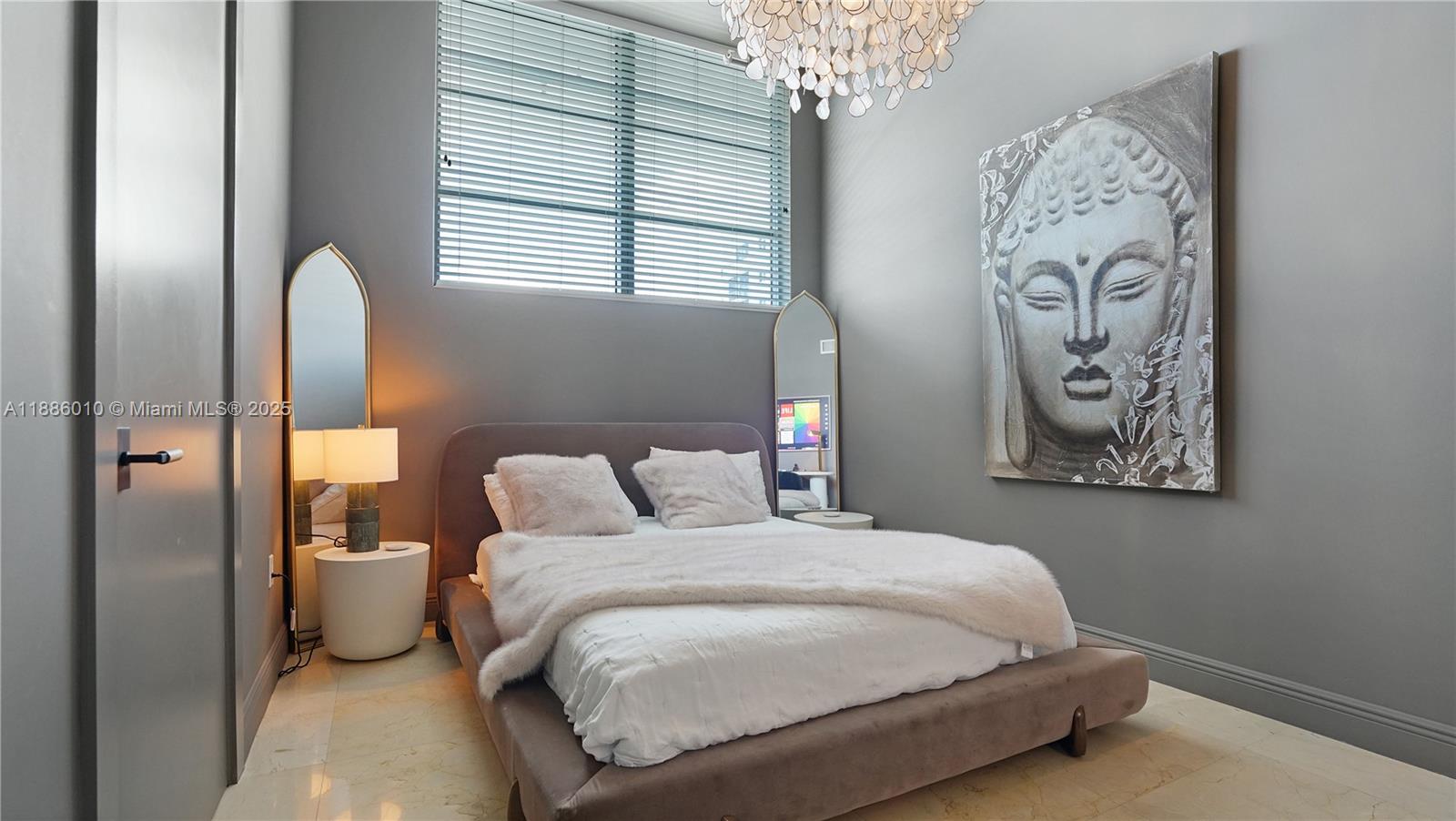 SPACE 01 CONDO - Residential