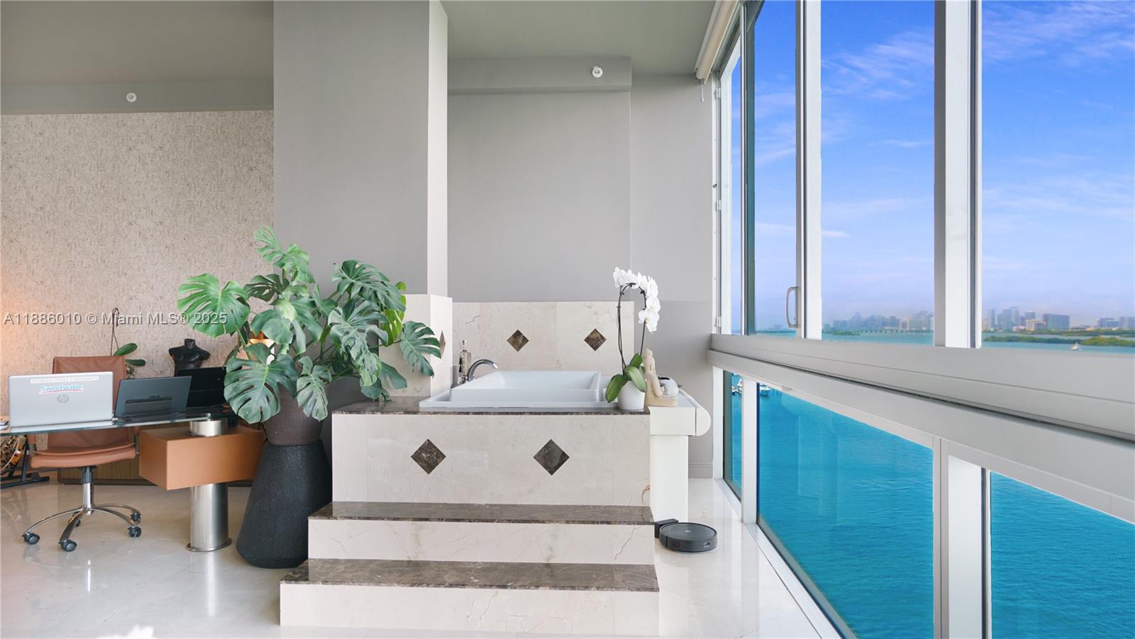 SPACE 01 CONDO - Residential