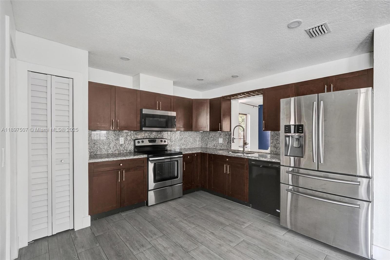 BURNHAM WOODS - Residential Lease