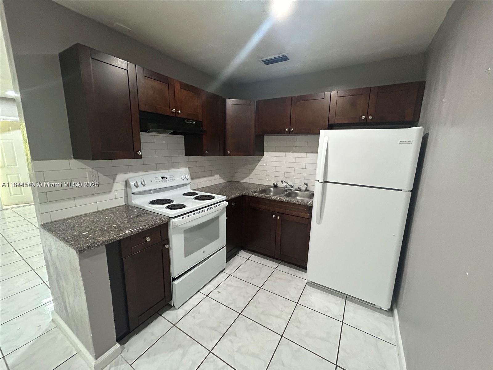 STONEBRIDGE ESTATES - Residential Lease