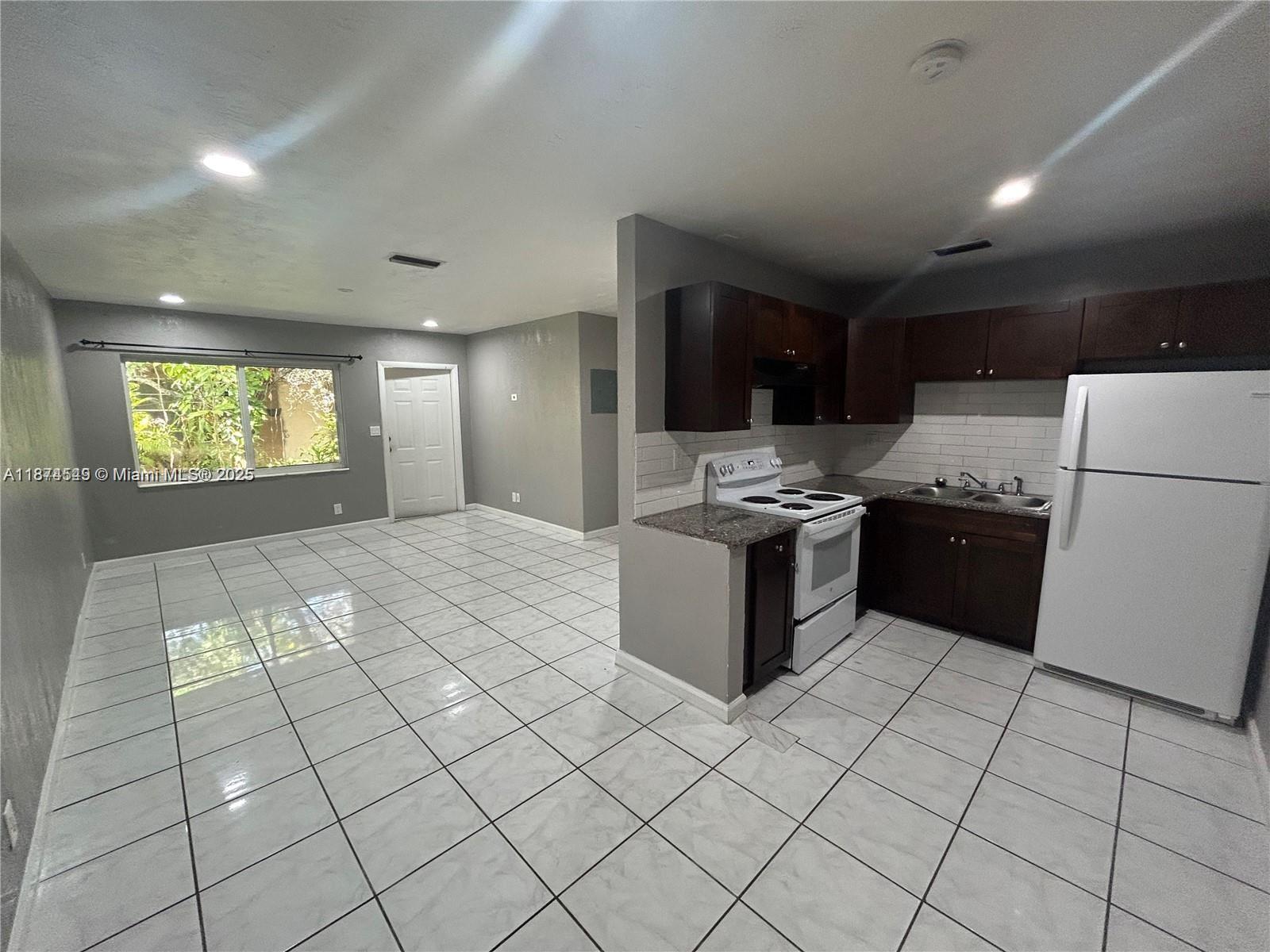 TWO BEDROOM ONE BATH HOME FOR RENT READY FOR MOVE IN. TILE THROUGHOUT THE ENTIRE UNIT. FAST APPROVAL. Need 3 Bank statements 2 Paystubs