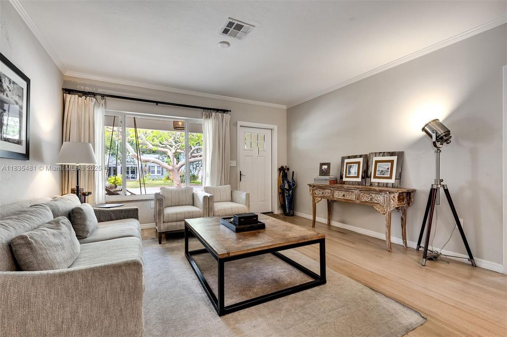 Photo of 820 SE 9th St, Fort Lauderdale, FL 33316 (MLS # A11835481)