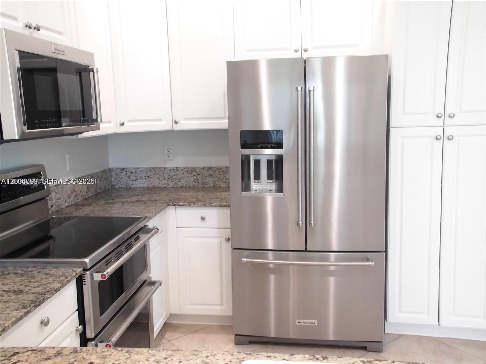 ROLLING HILLS GOLF & TENN - Residential