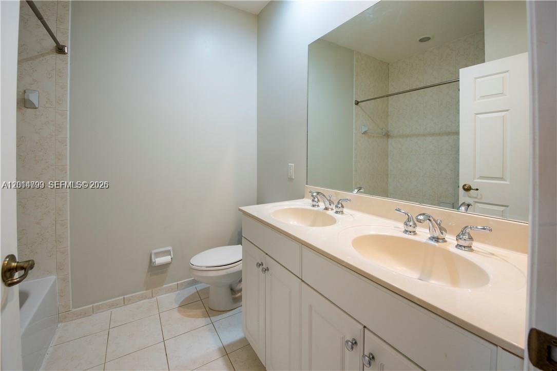ROLLING HILLS GOLF & TENN - Residential